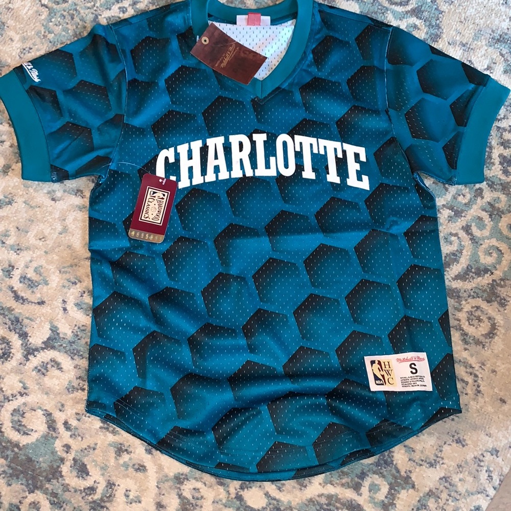 New Mitchell & Ness Charlotte Hornets Jersey
